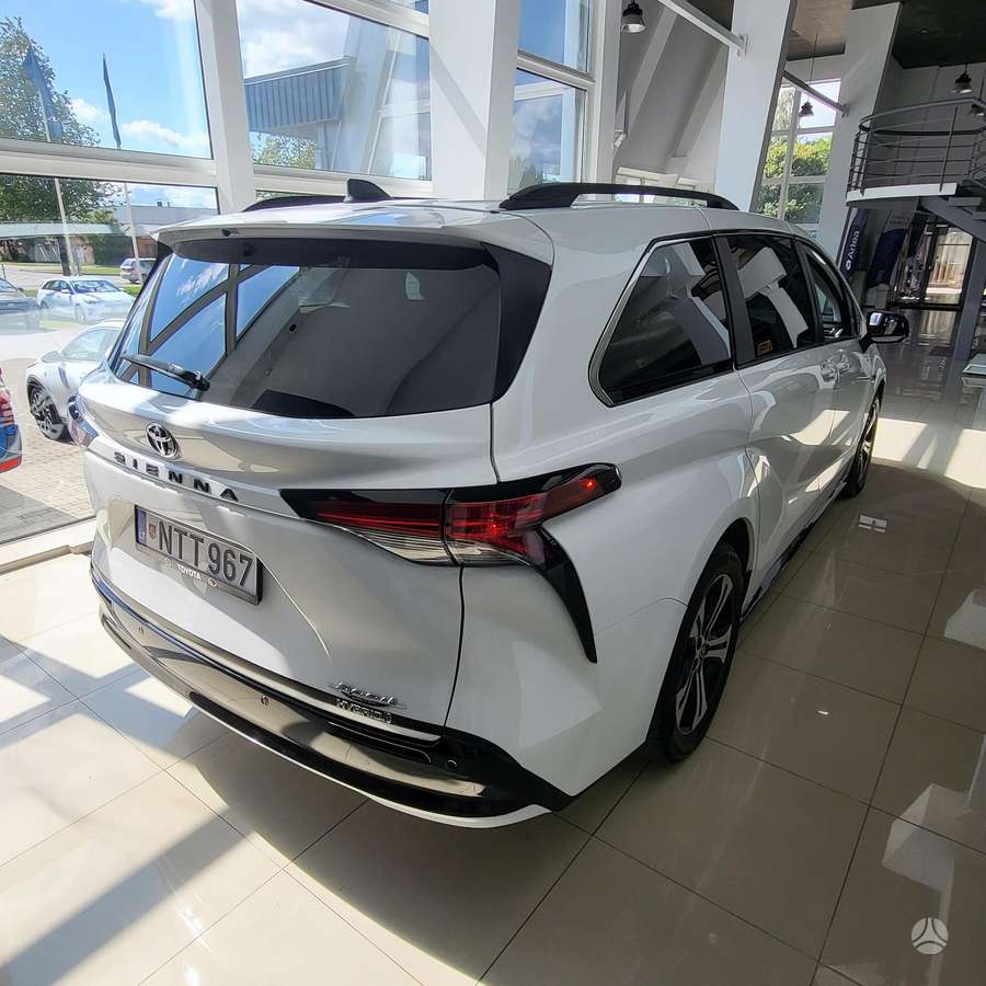 Toyota Sienna - 5