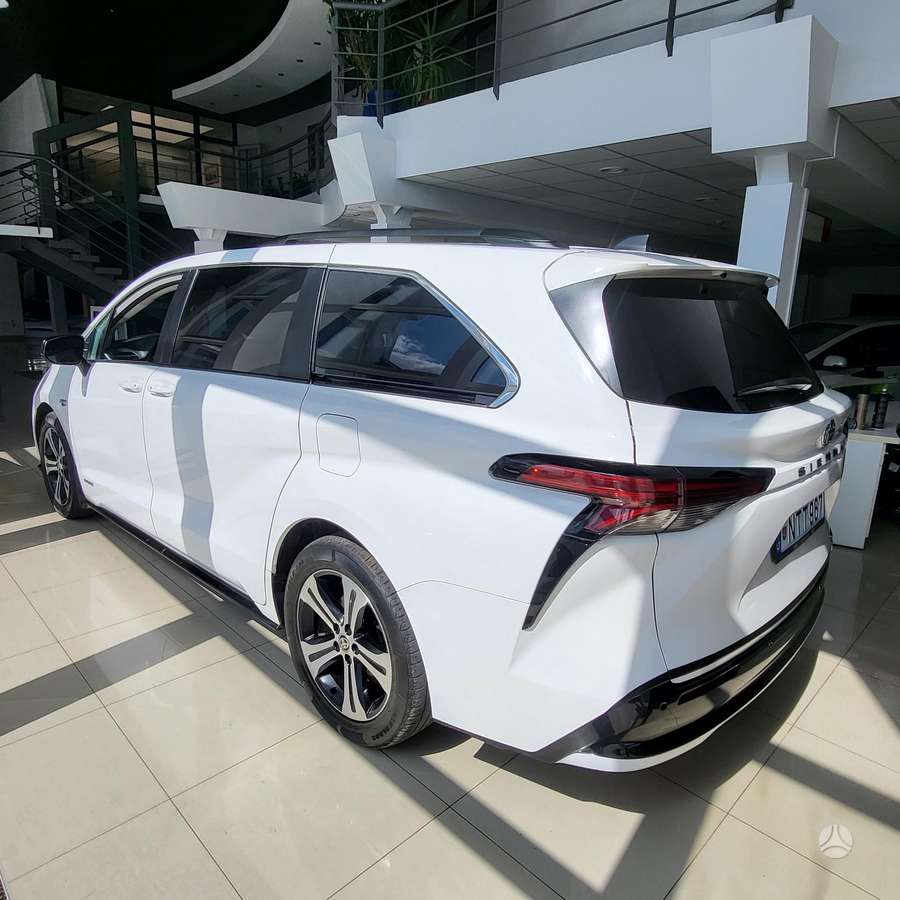 Toyota Sienna - 3