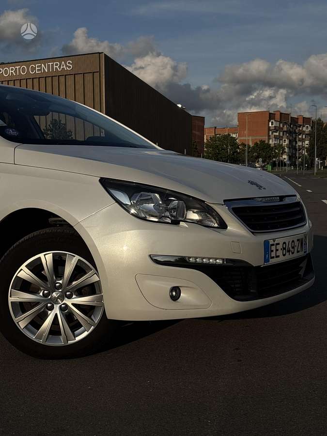 Peugeot 308, 1.2 l., hatchback