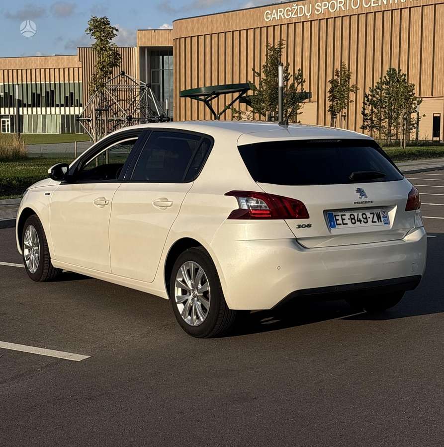 Peugeot 308, 1.2 l., hatchback