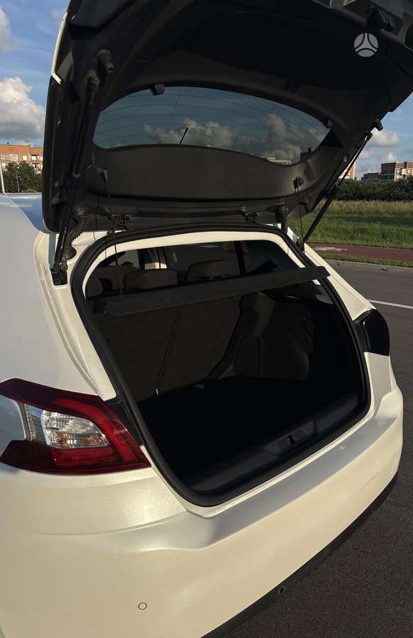 Peugeot 308, 1.2 l., hatchback