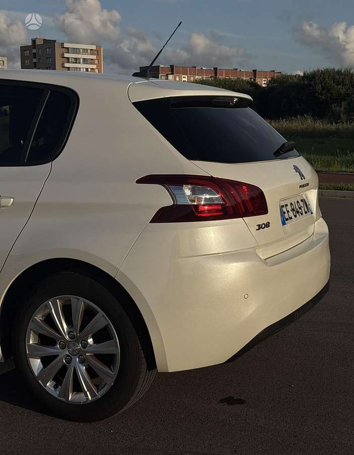 Peugeot 308, 1.2 l., hatchback