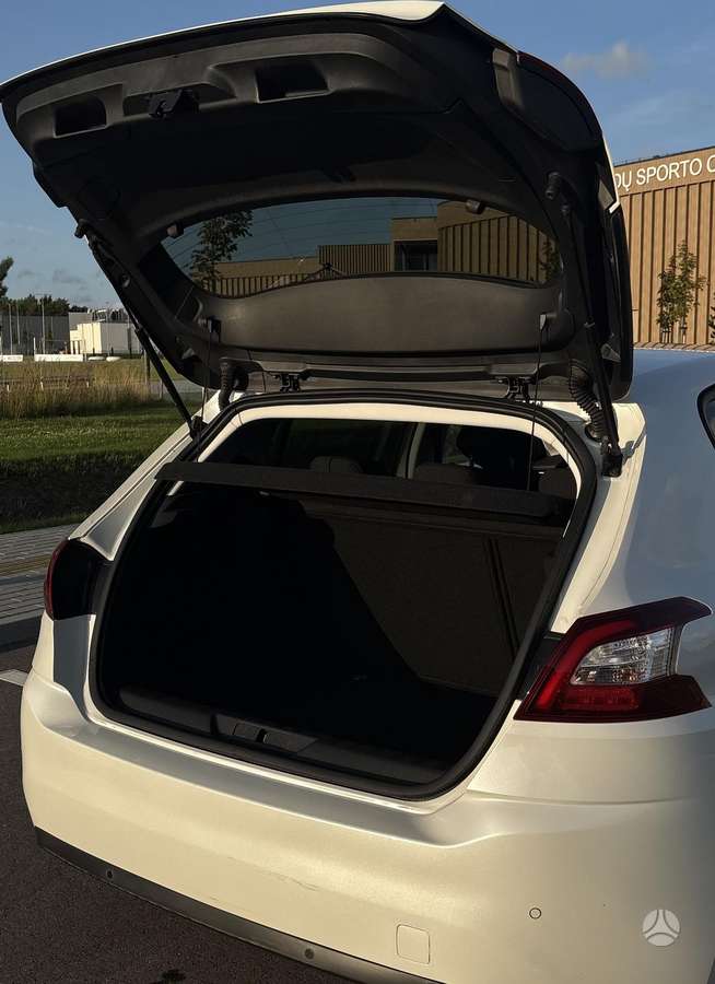 Peugeot 308, 1.2 l., hatchback