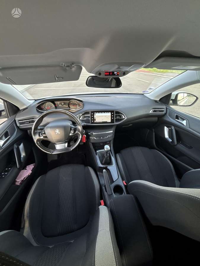Peugeot 308, 1.2 l., hatchback
