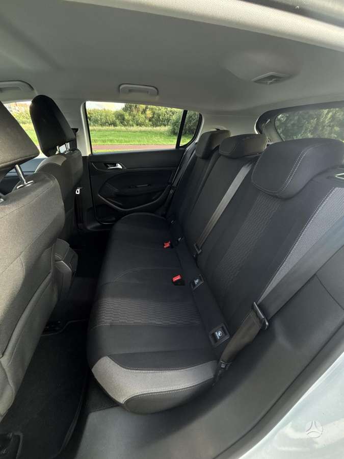 Peugeot 308, 1.2 l., hatchback