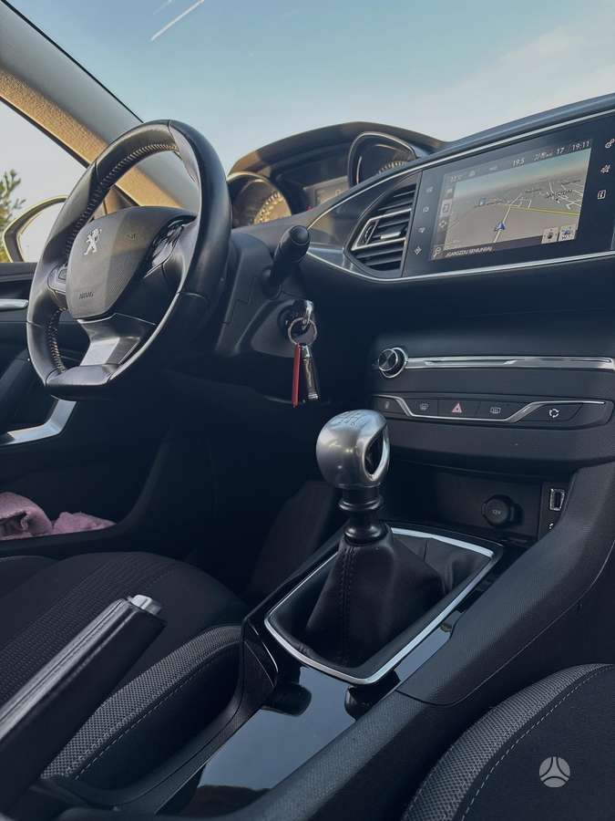 Peugeot 308, 1.2 l., hatchback