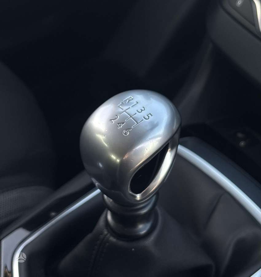 Peugeot 308, 1.2 l., hatchback