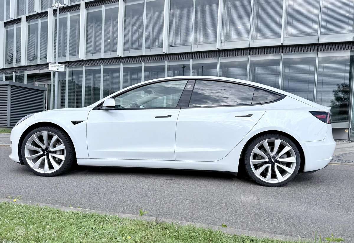 Tesla Model 3 - 3