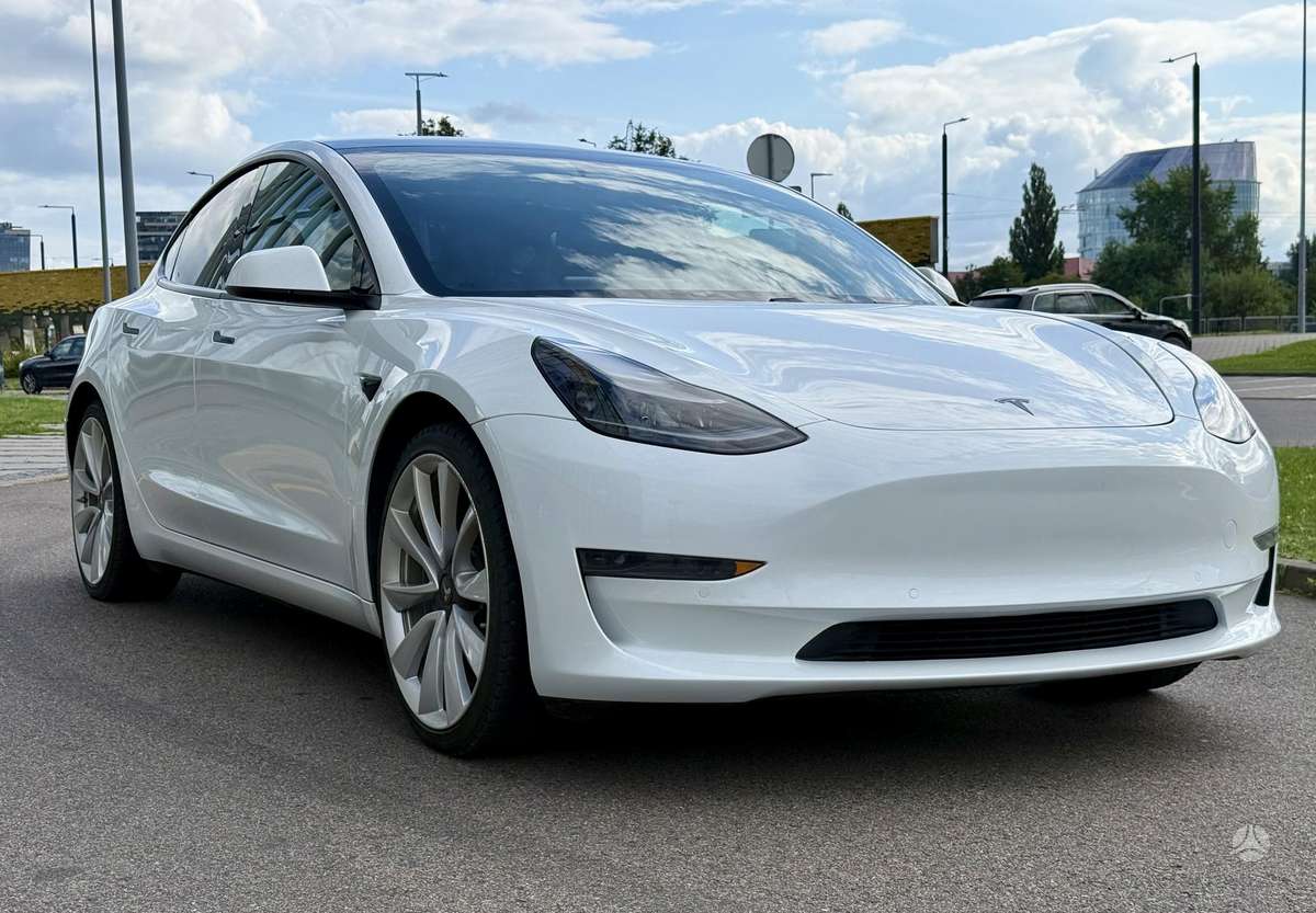 Tesla Model 3 - 4
