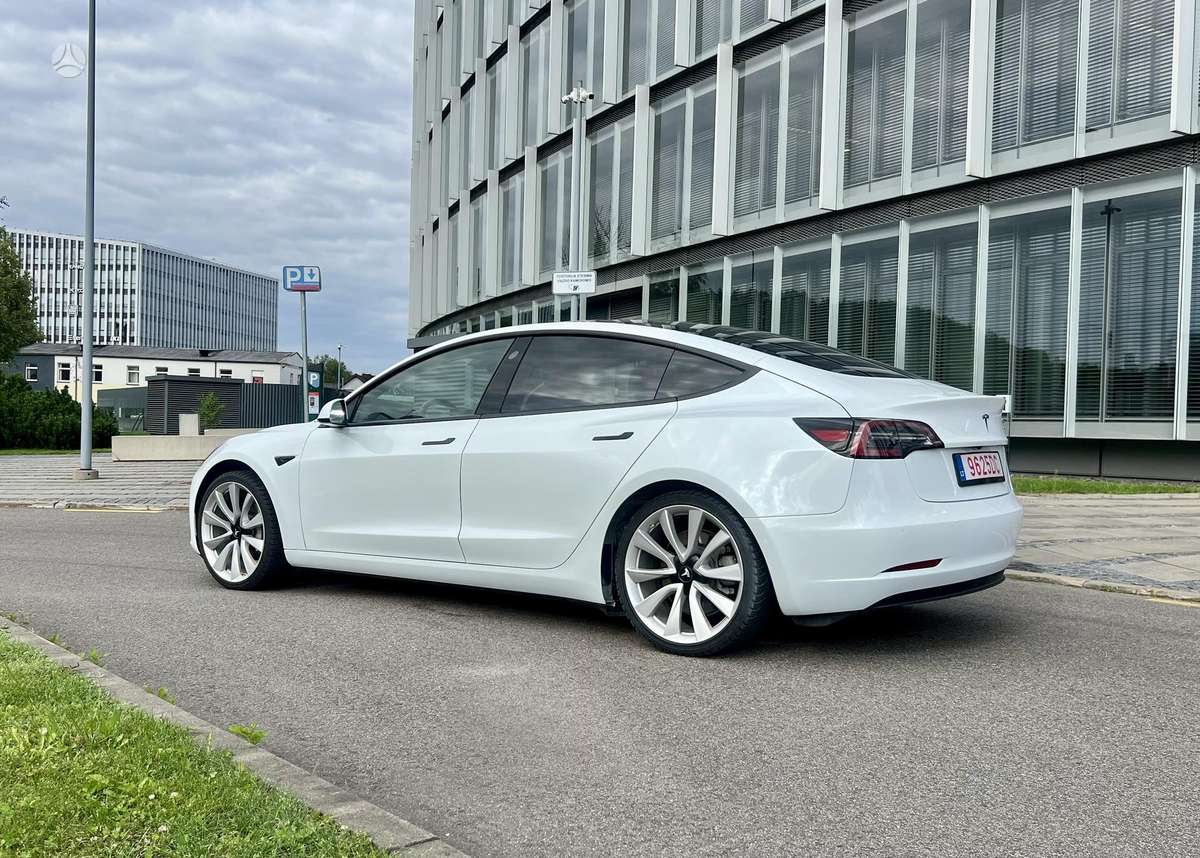Tesla Model 3 - 5