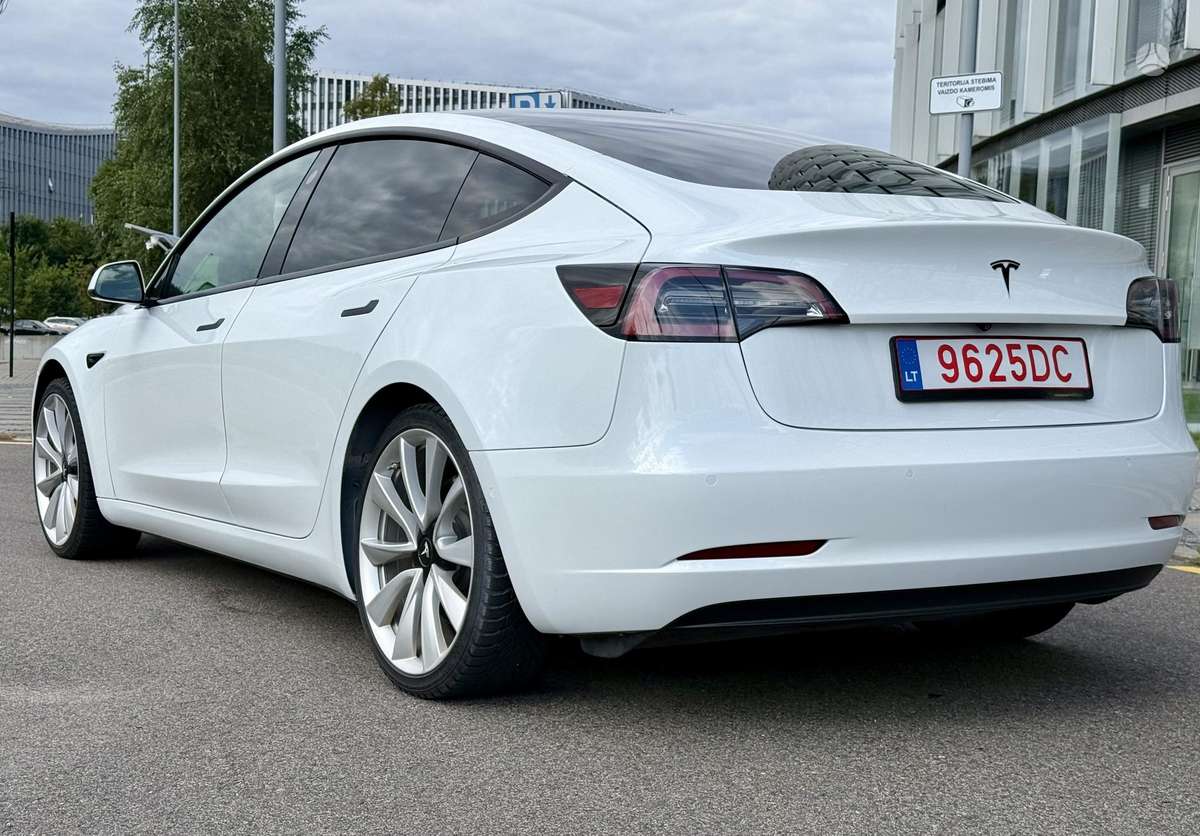 Tesla Model 3 - 6