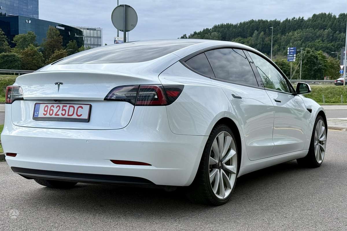 Tesla Model 3 - 7