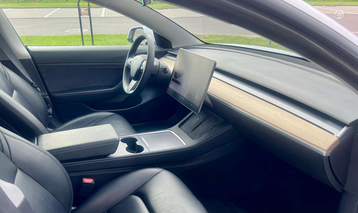Tesla Model 3 - 10