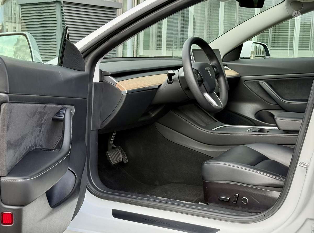 Tesla Model 3 - 11