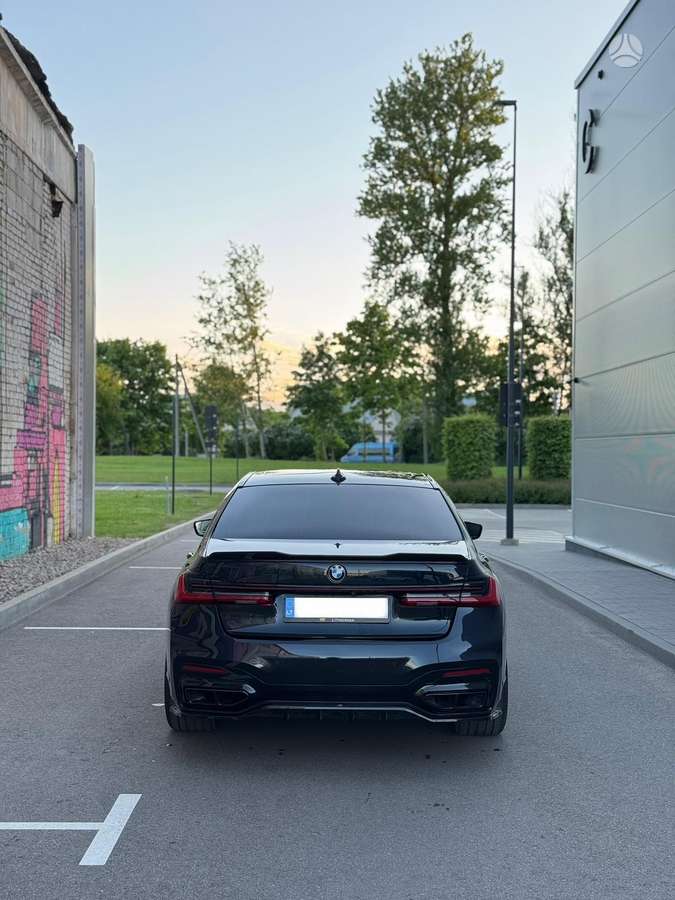 BMW 750, 4.4 l., Седан