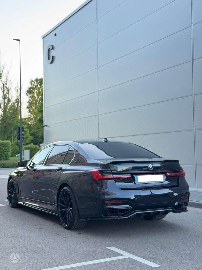 BMW 750, 4.4 l., Седан