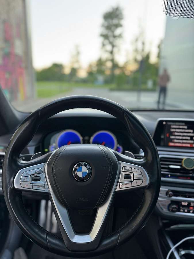 BMW 750, 4.4 l., Седан