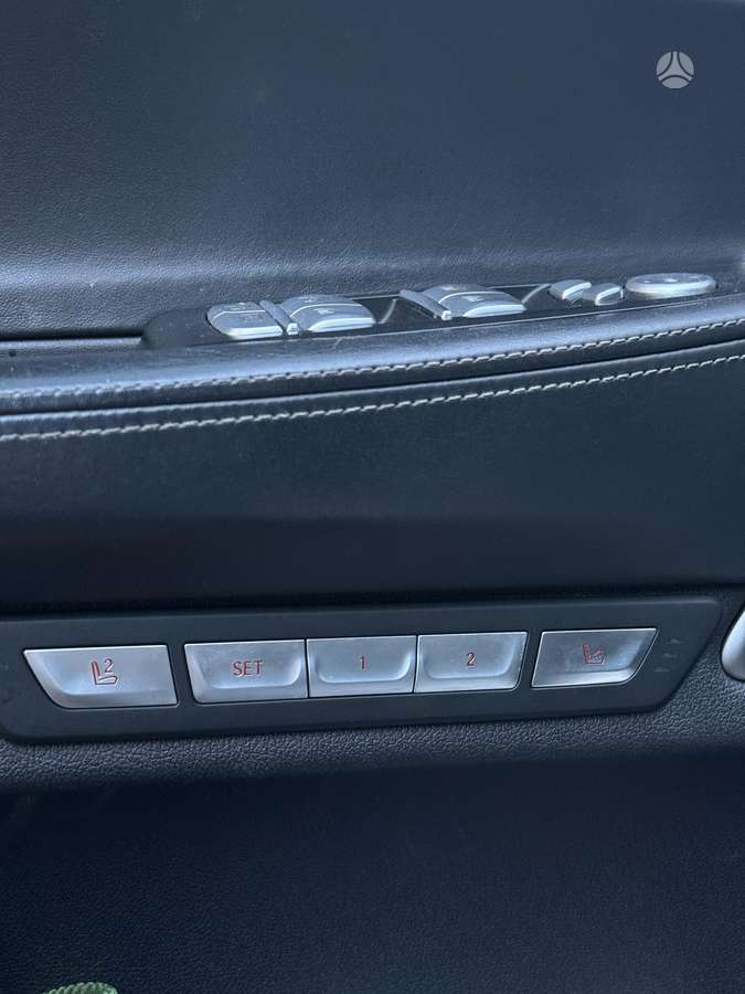 BMW 750, 4.4 l., Седан