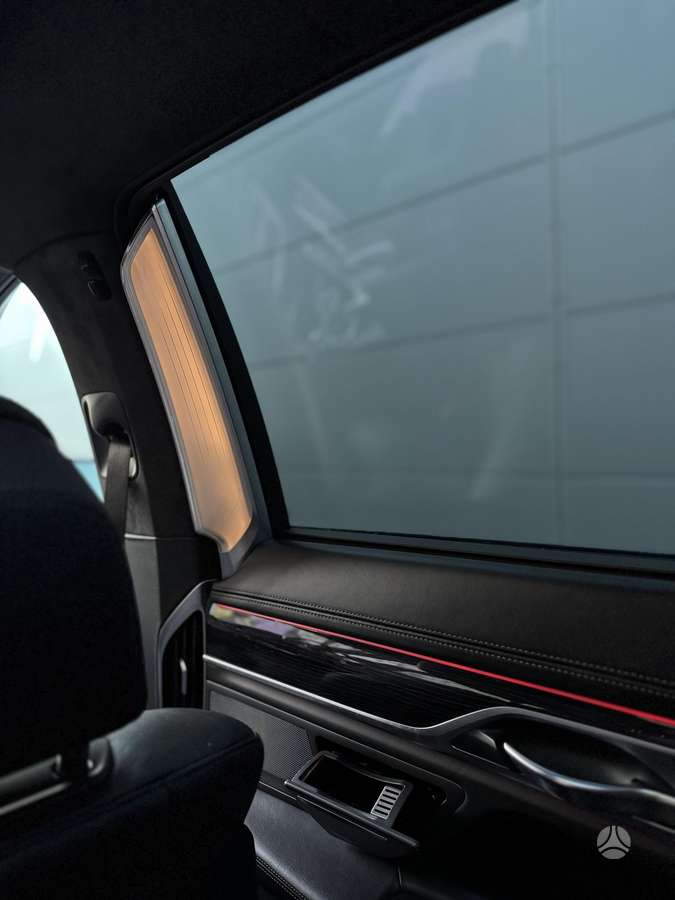 BMW 750, 4.4 l., Седан