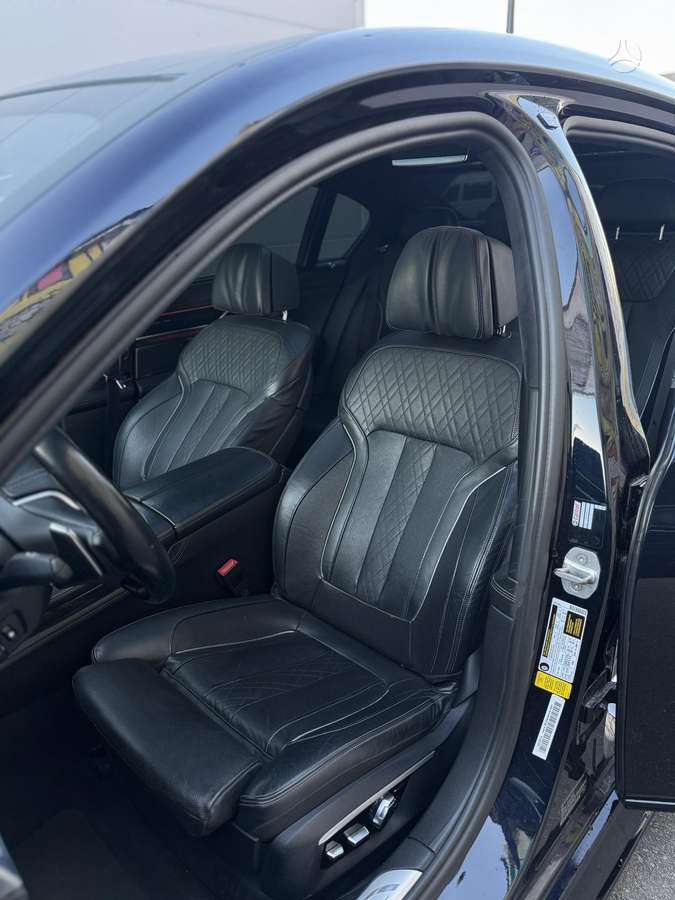 BMW 750, 4.4 l., Седан