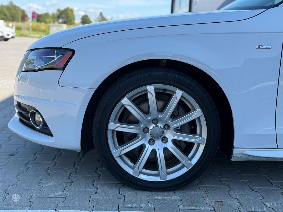 Audi A4, 2.0 l., Седан