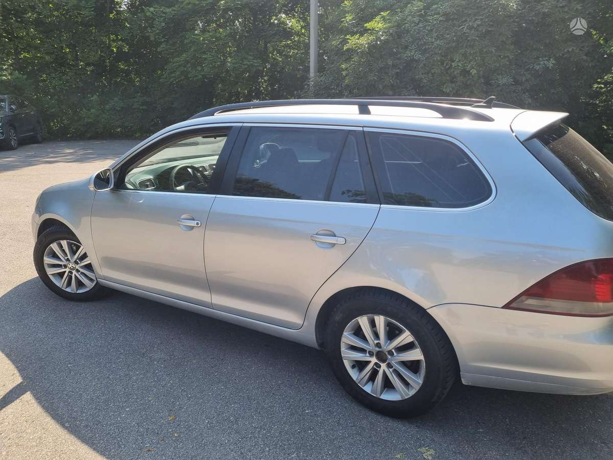 Volkswagen Golf - 6