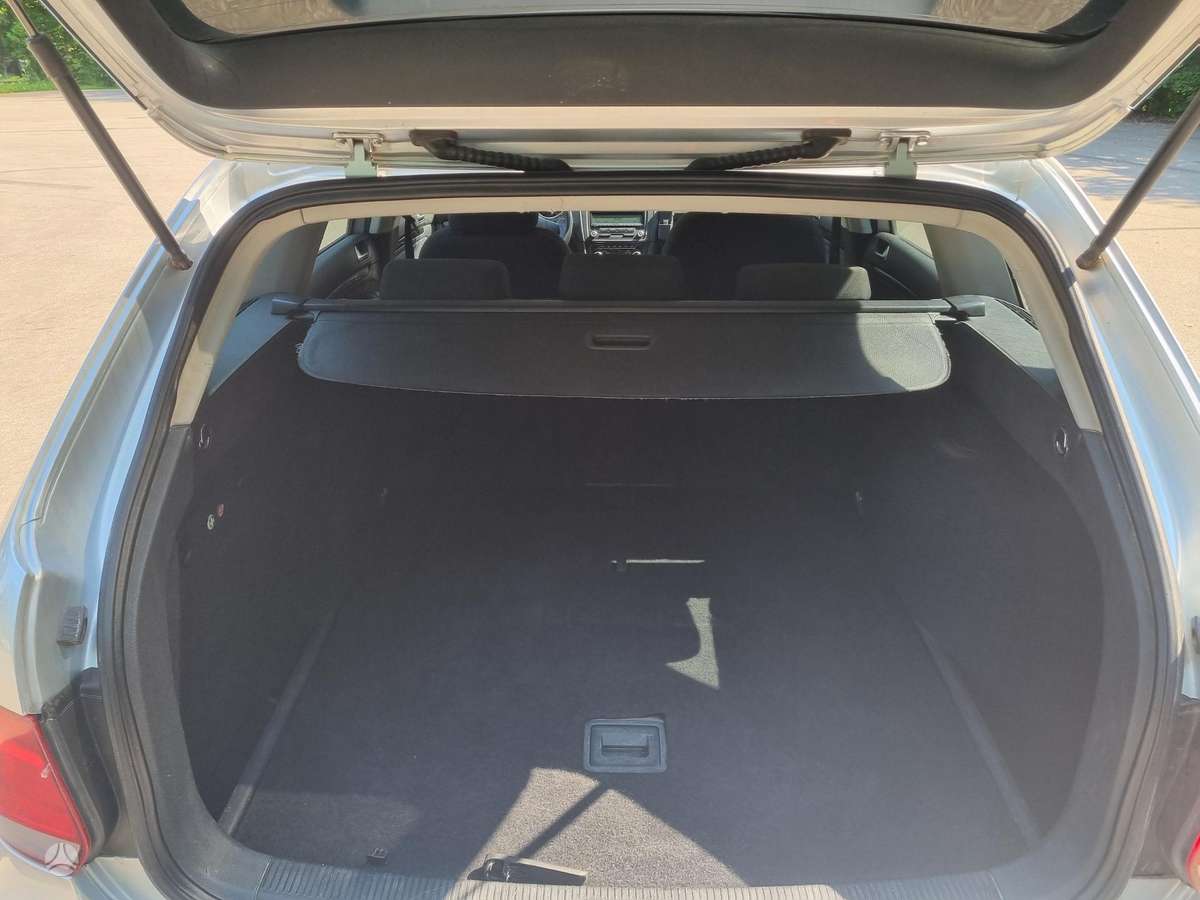 Volkswagen Golf - 8