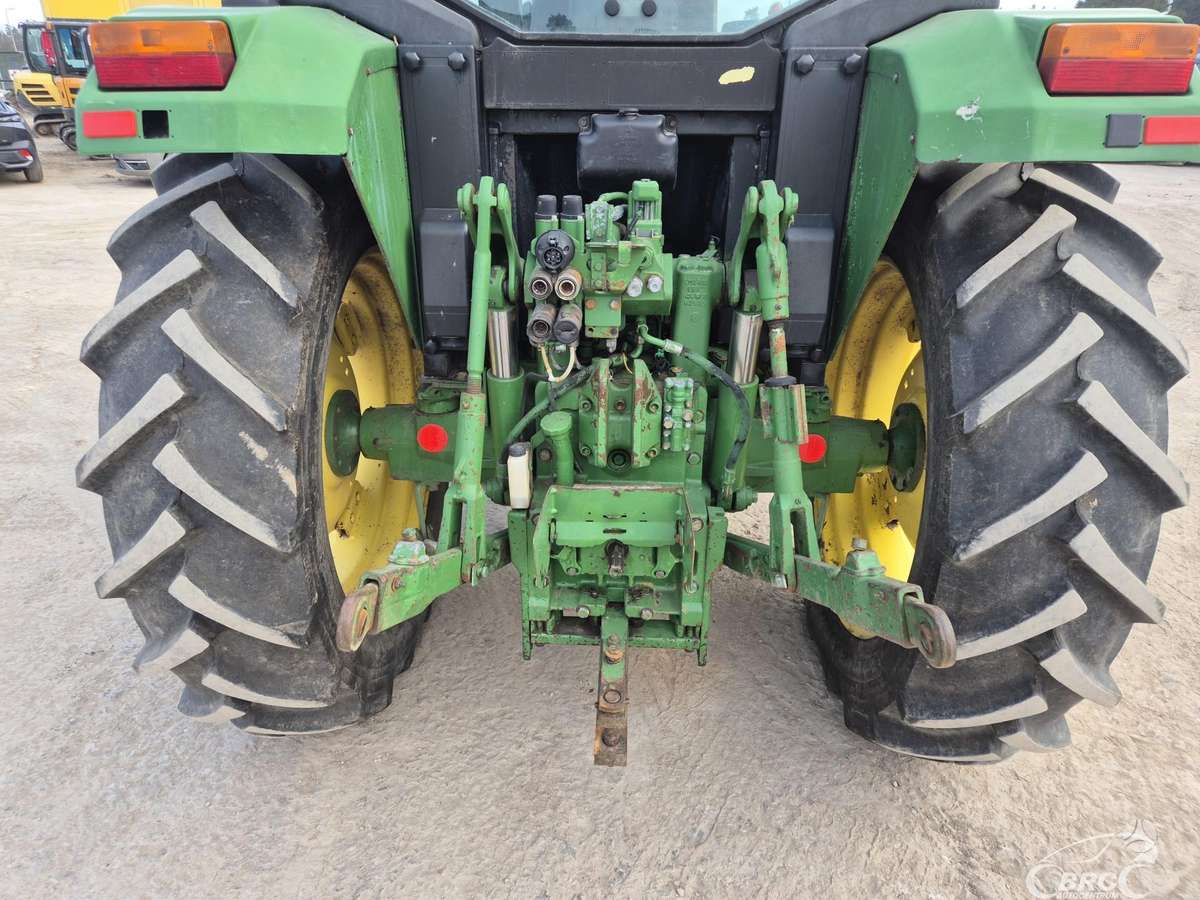 John Deere 6100, traktoriai