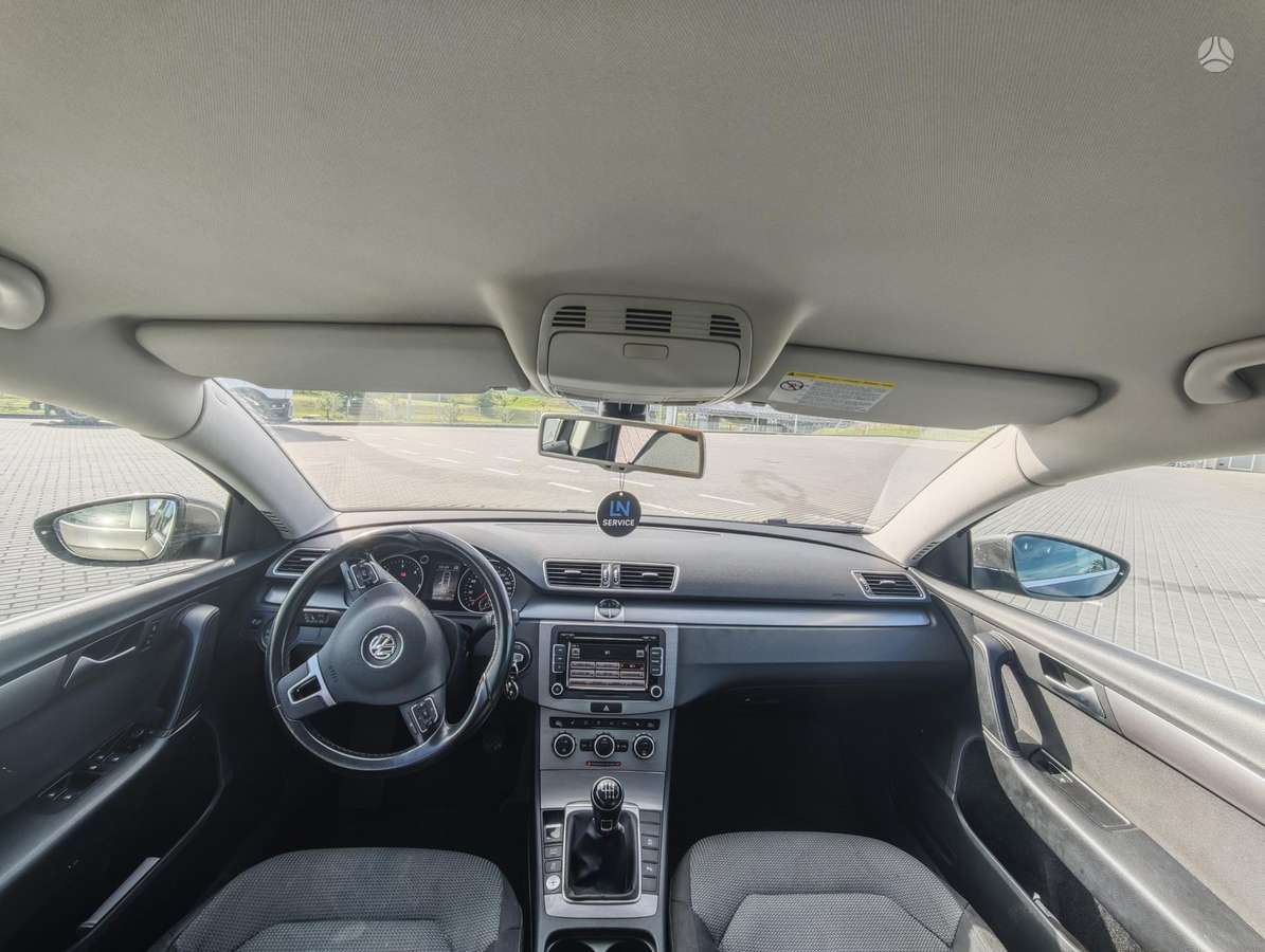 Volkswagen Passat - 4