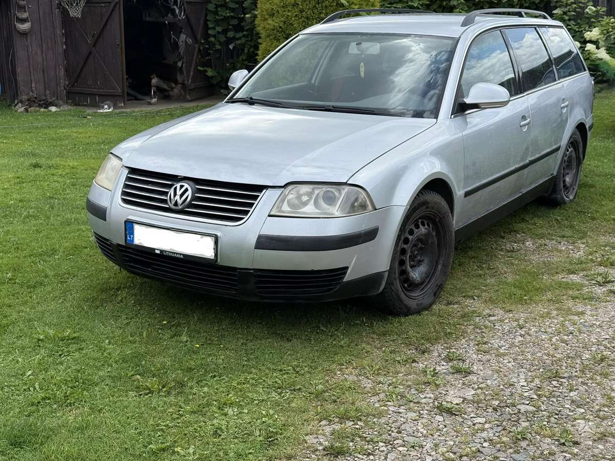 Volkswagen Passat - 1