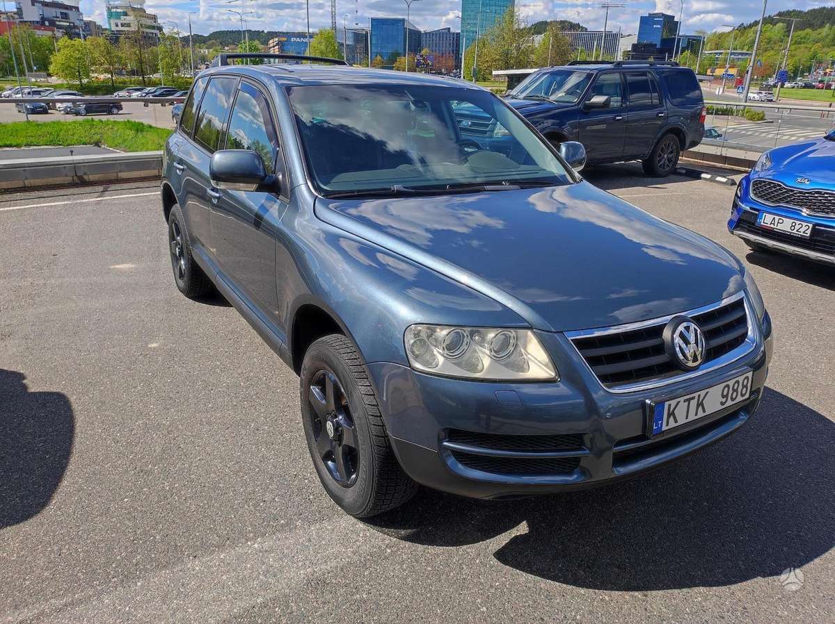Volkswagen Touareg - 1