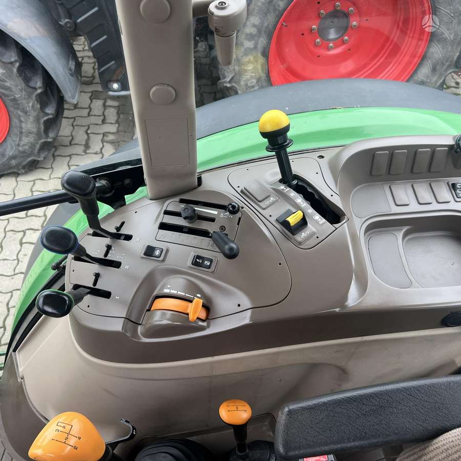 John Deere 5100 M, traktoriai