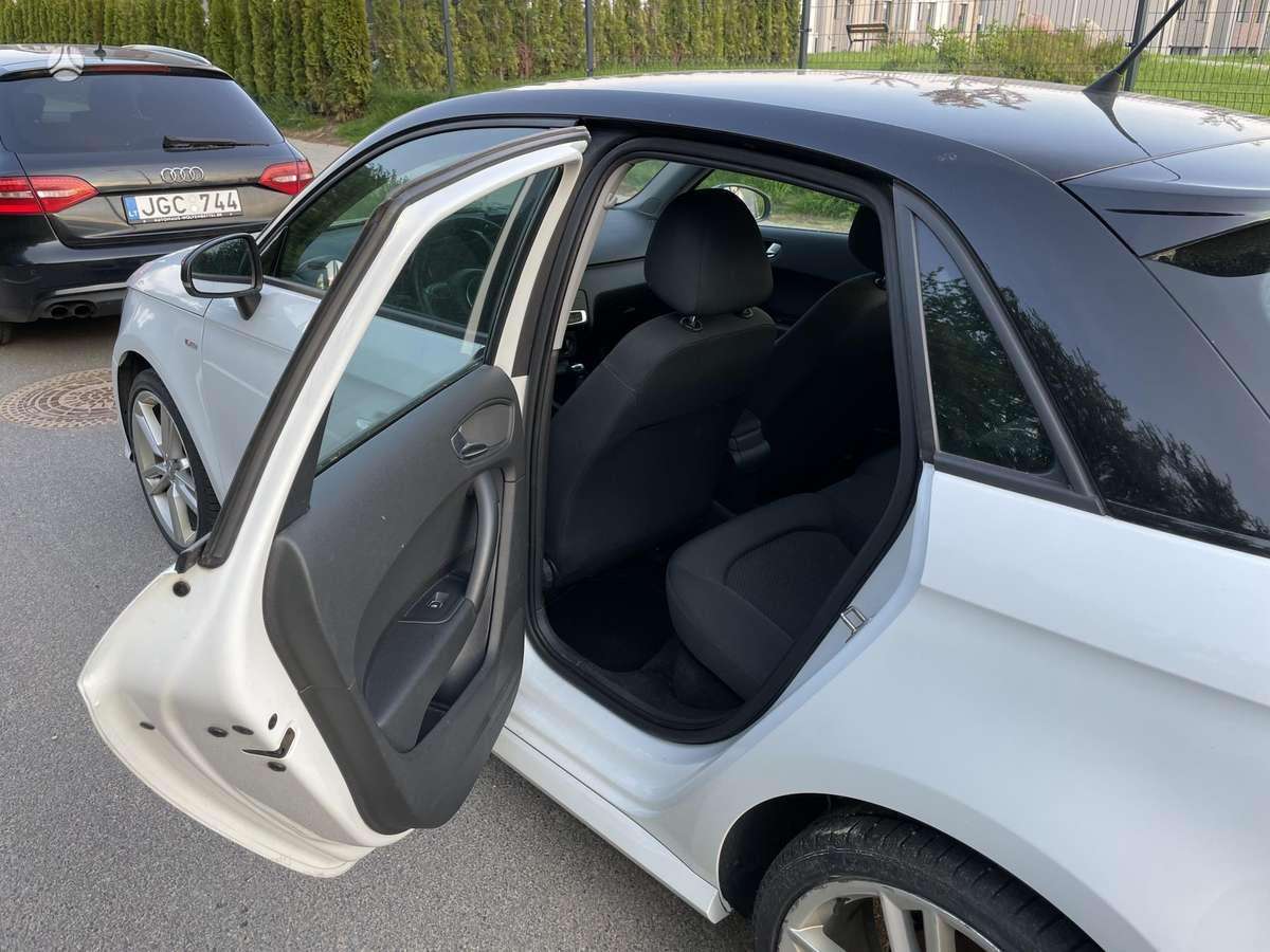 Audi A1, 1.0 l., hatchback