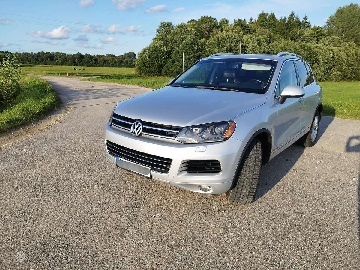 Volkswagen Touareg - 1