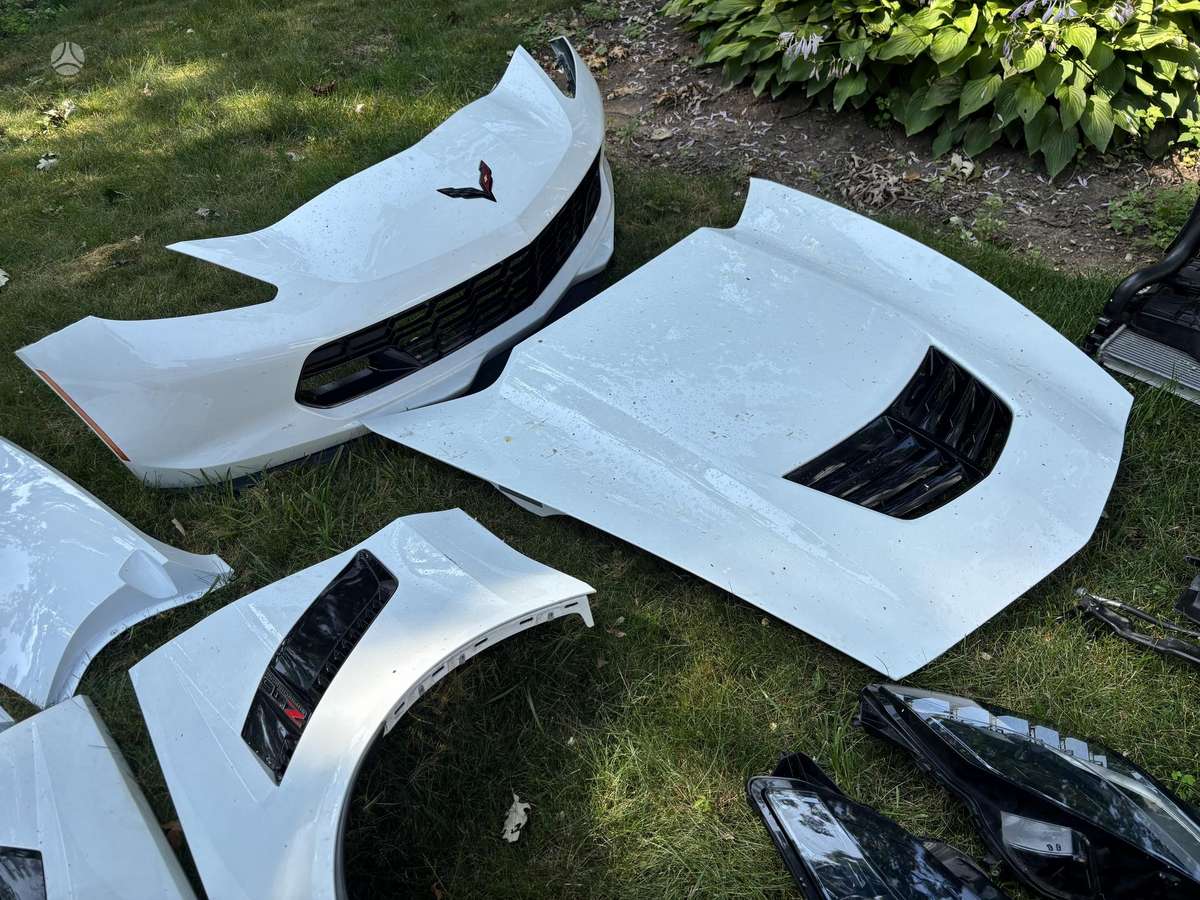 Chevrolet Corvette kėbulo dalys