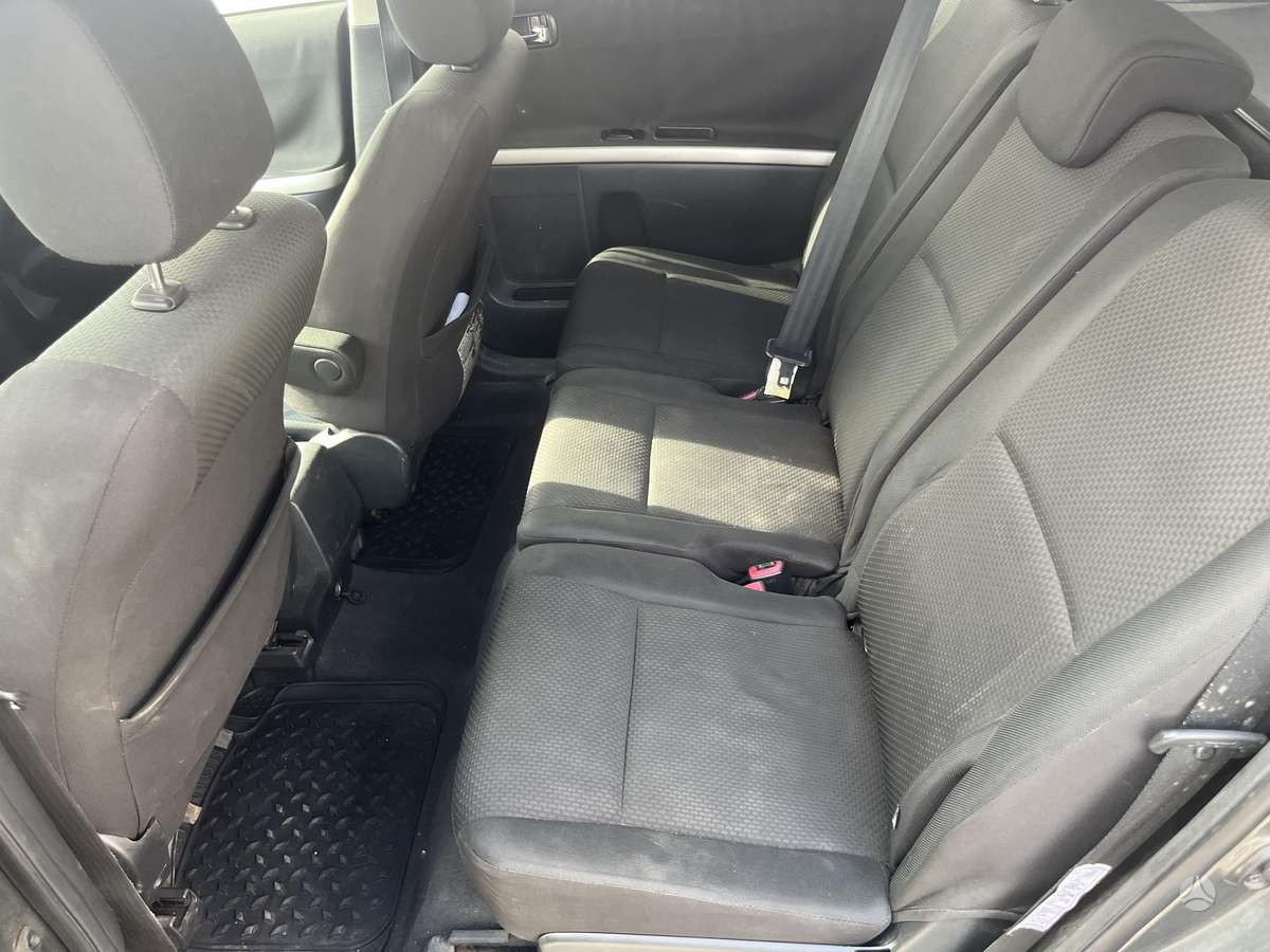 Toyota Corolla Verso - 6