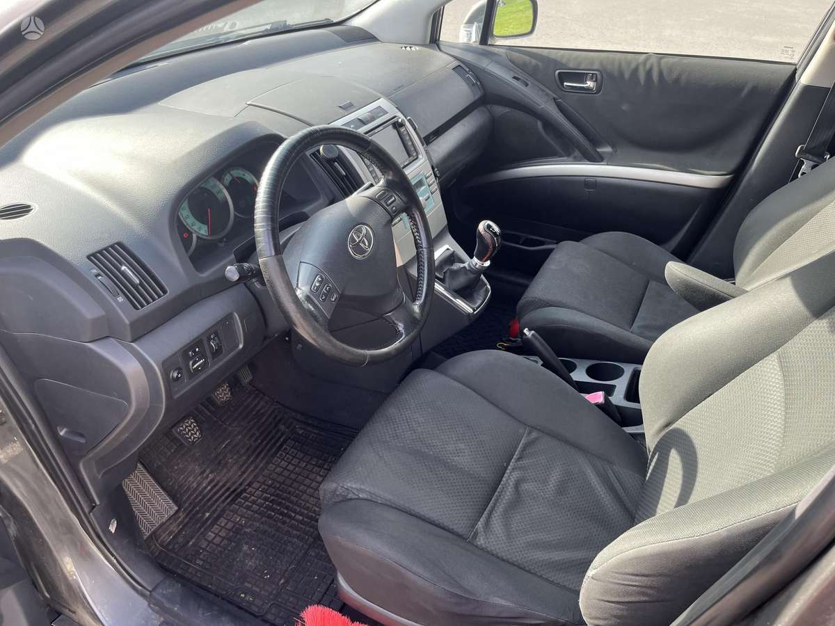 Toyota Corolla Verso - 7