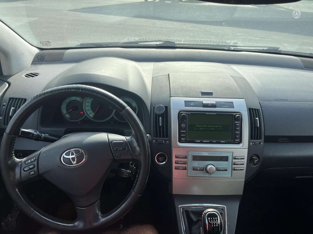 Toyota Corolla Verso - 8