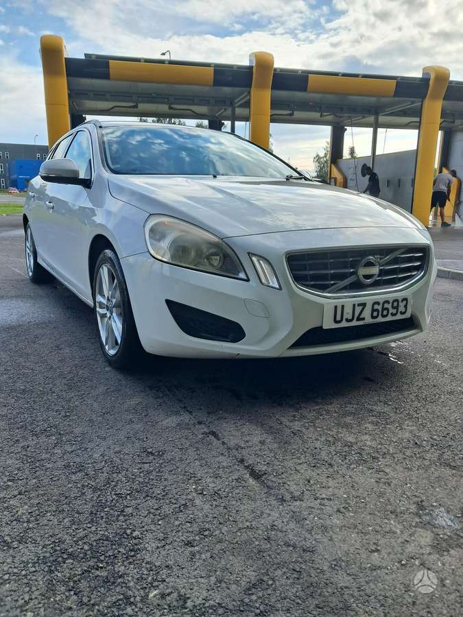 Volvo V60 Viskas veikia dalimis