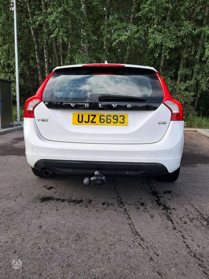 Volvo V60 Viskas veikia dalimis