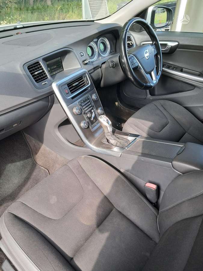 Volvo V60 Viskas veikia dalimis