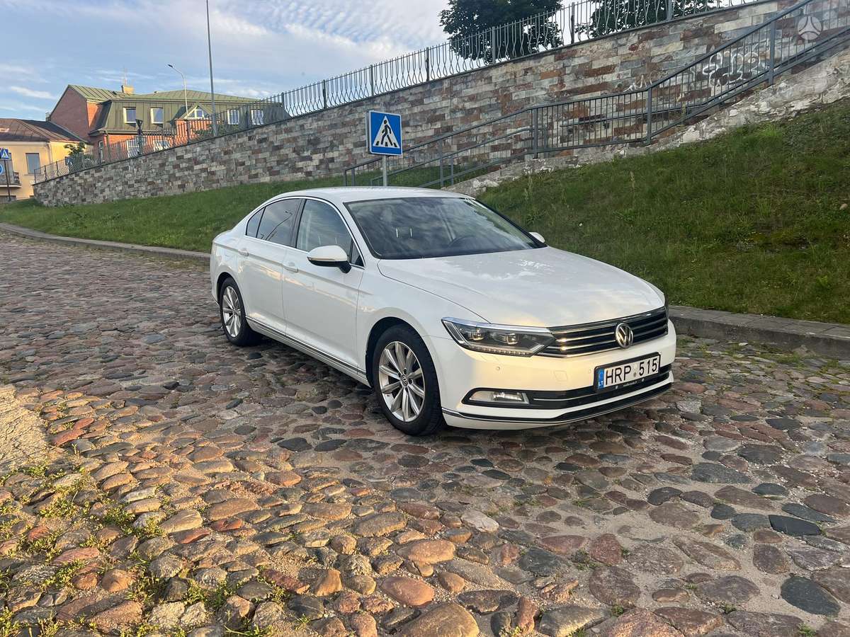 Volkswagen Passat - 1