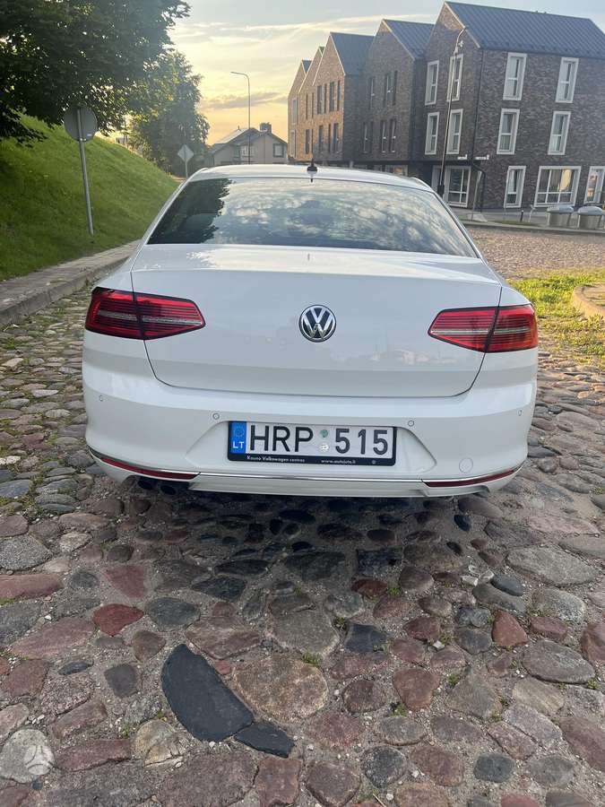 Volkswagen Passat - 4