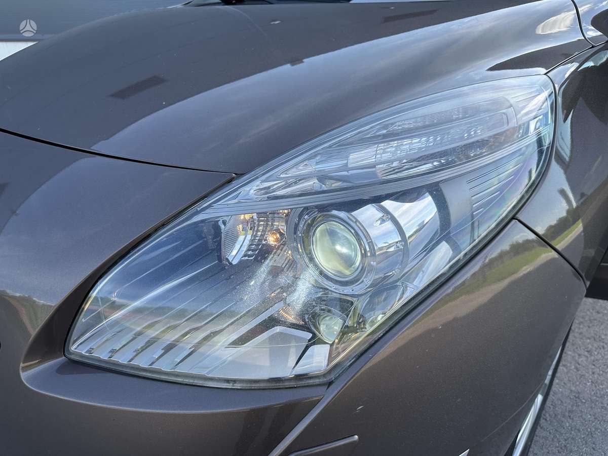 Renault Grand Scenic - 9