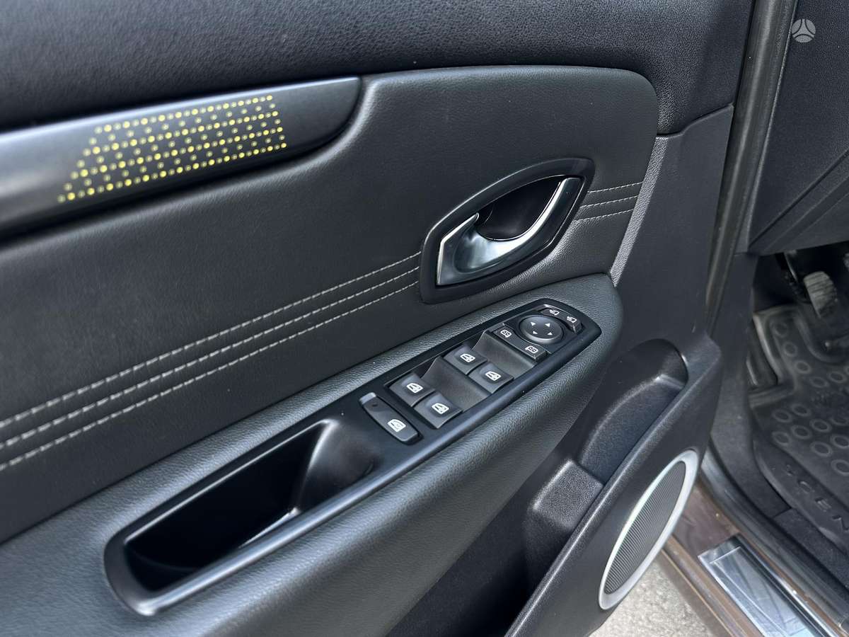Renault Grand Scenic - 11