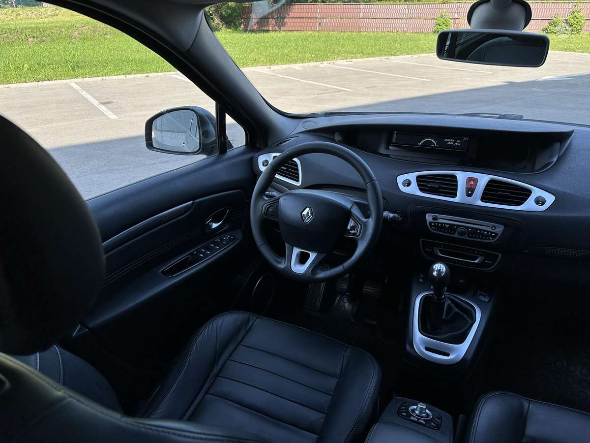 Renault Grand Scenic - 12