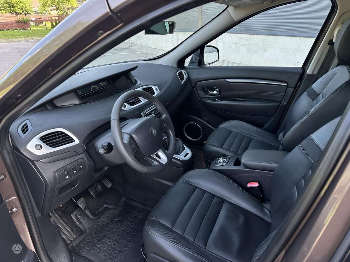Renault Grand Scenic - 10