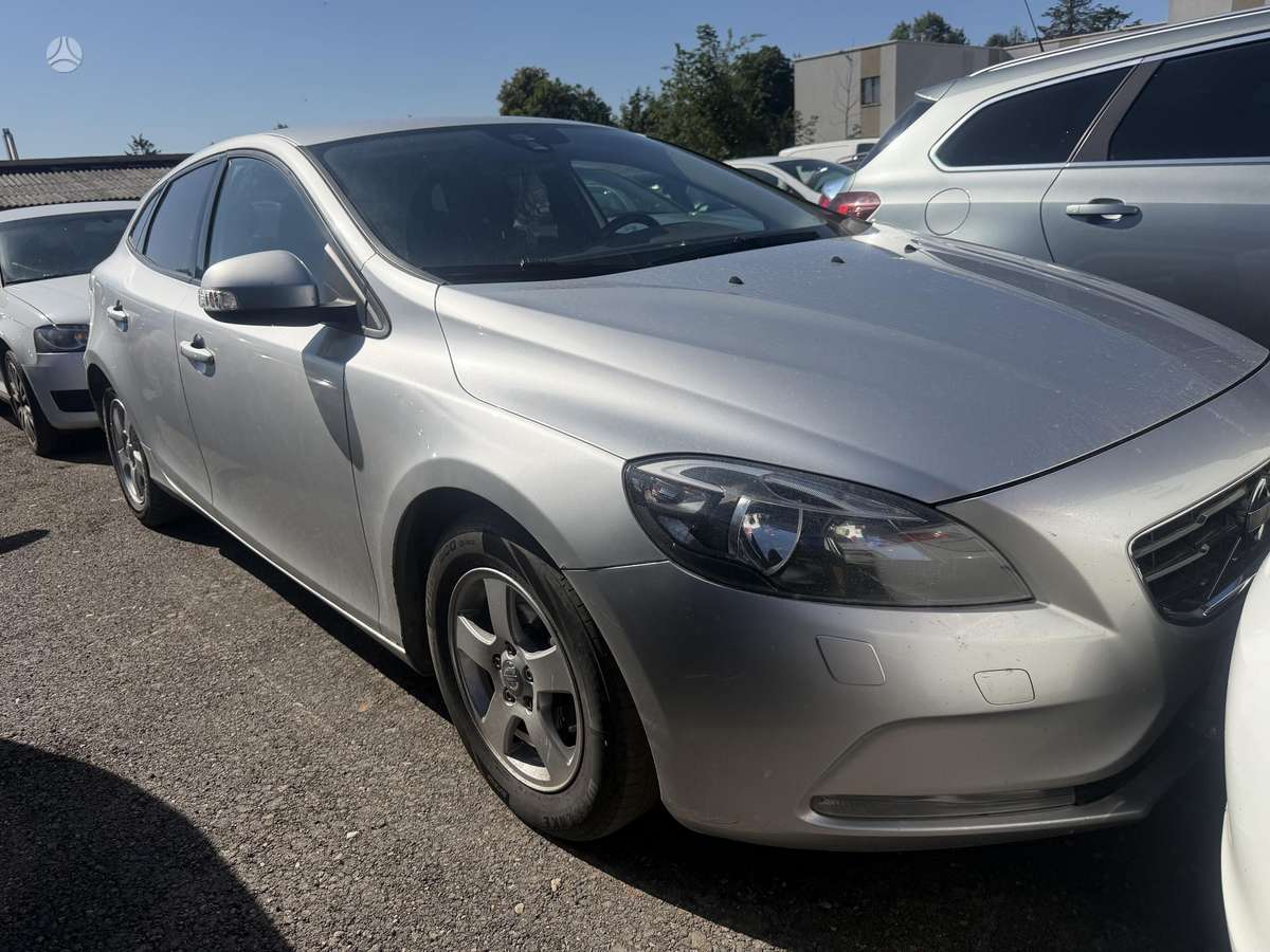Volvo V40, 1.6 l., hatchback