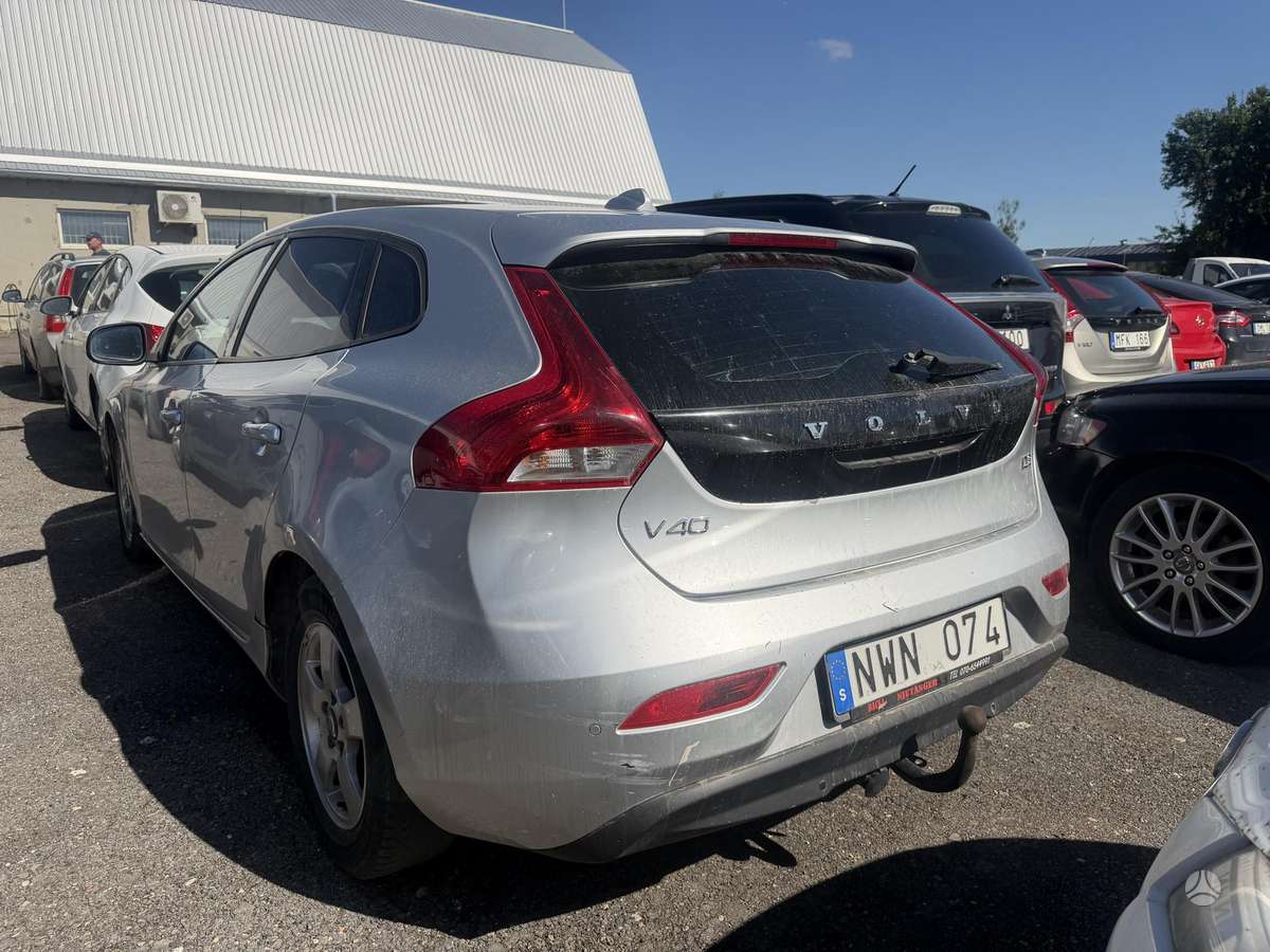 Volvo V40, 1.6 l., hatchback