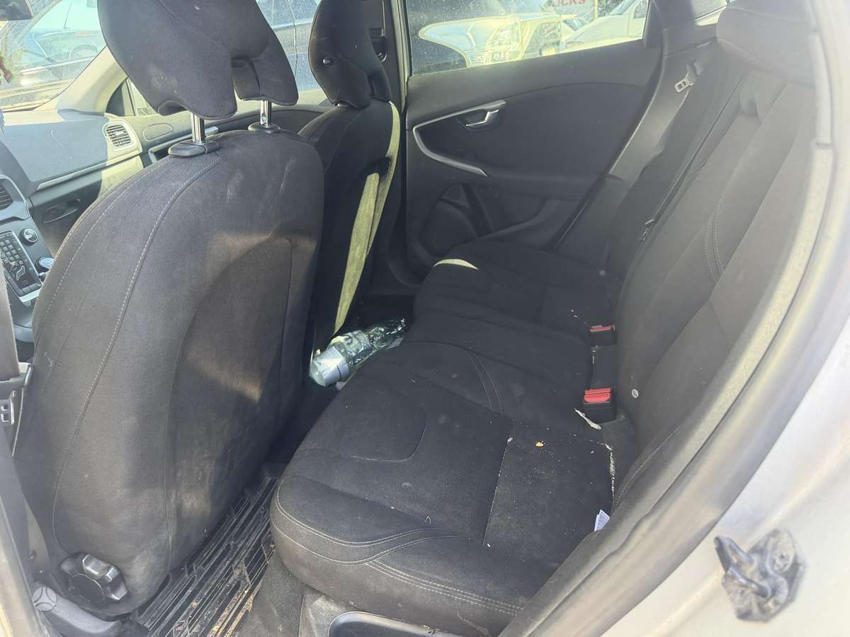 Volvo V40, 1.6 l., hatchback